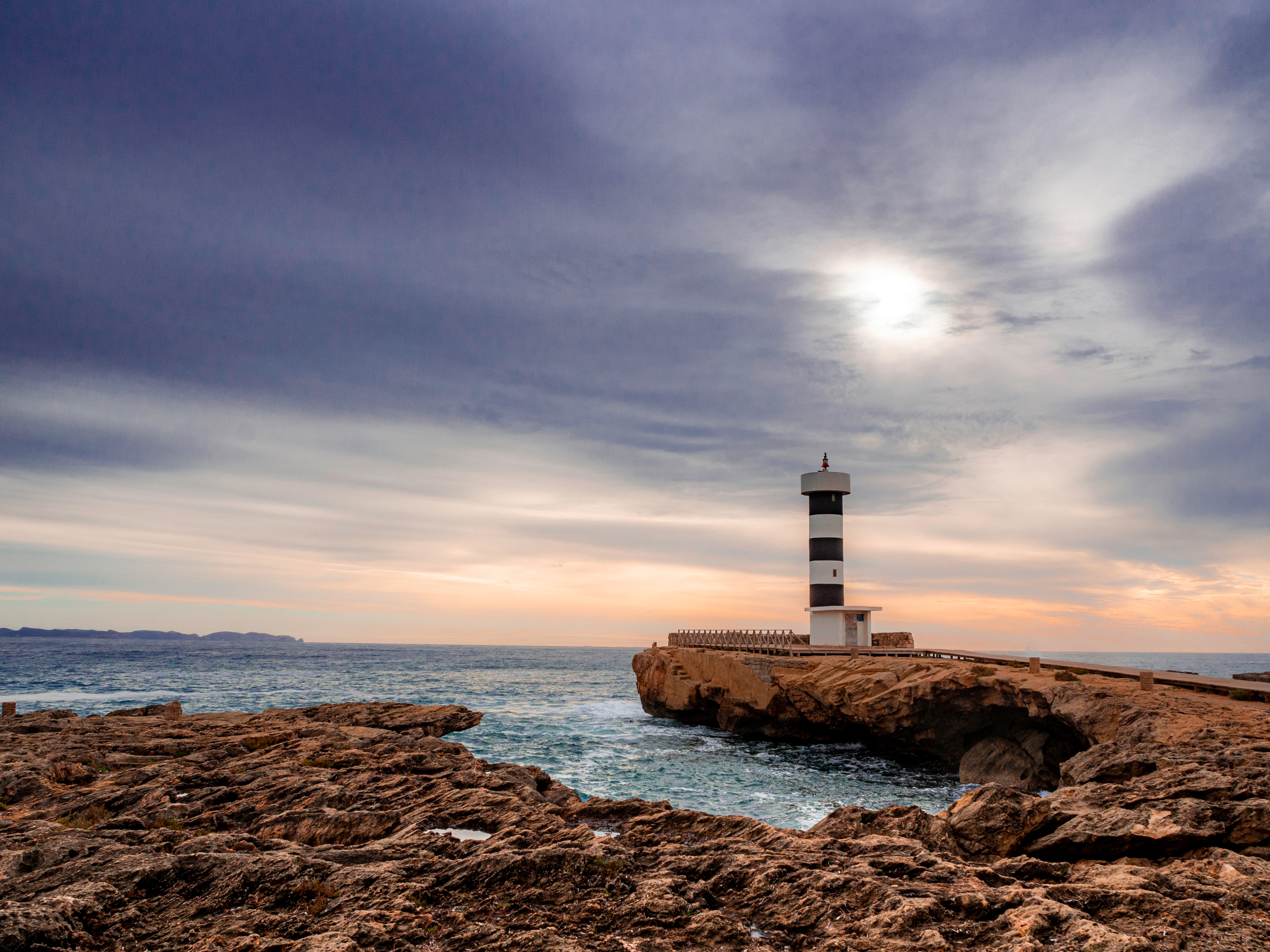 Es Trenc yakınlarındaki Colonia Sant Jordi'deki deniz feneri