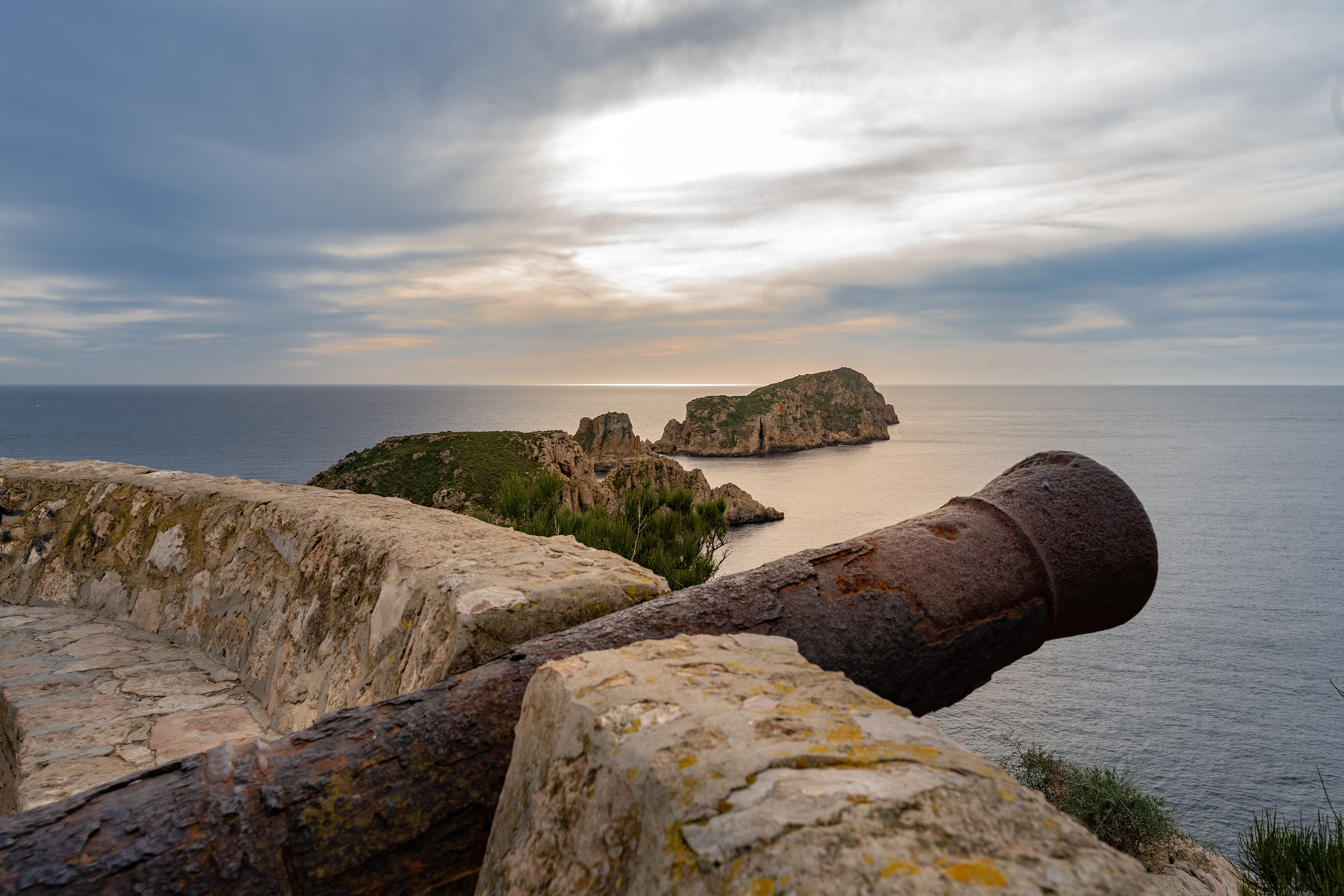 Aussichtspunkt Na Foradada über den Santa Ponsa vorgelagerten Illes de los Conejos und Malgrats an der Bucht von Santa Ponsa