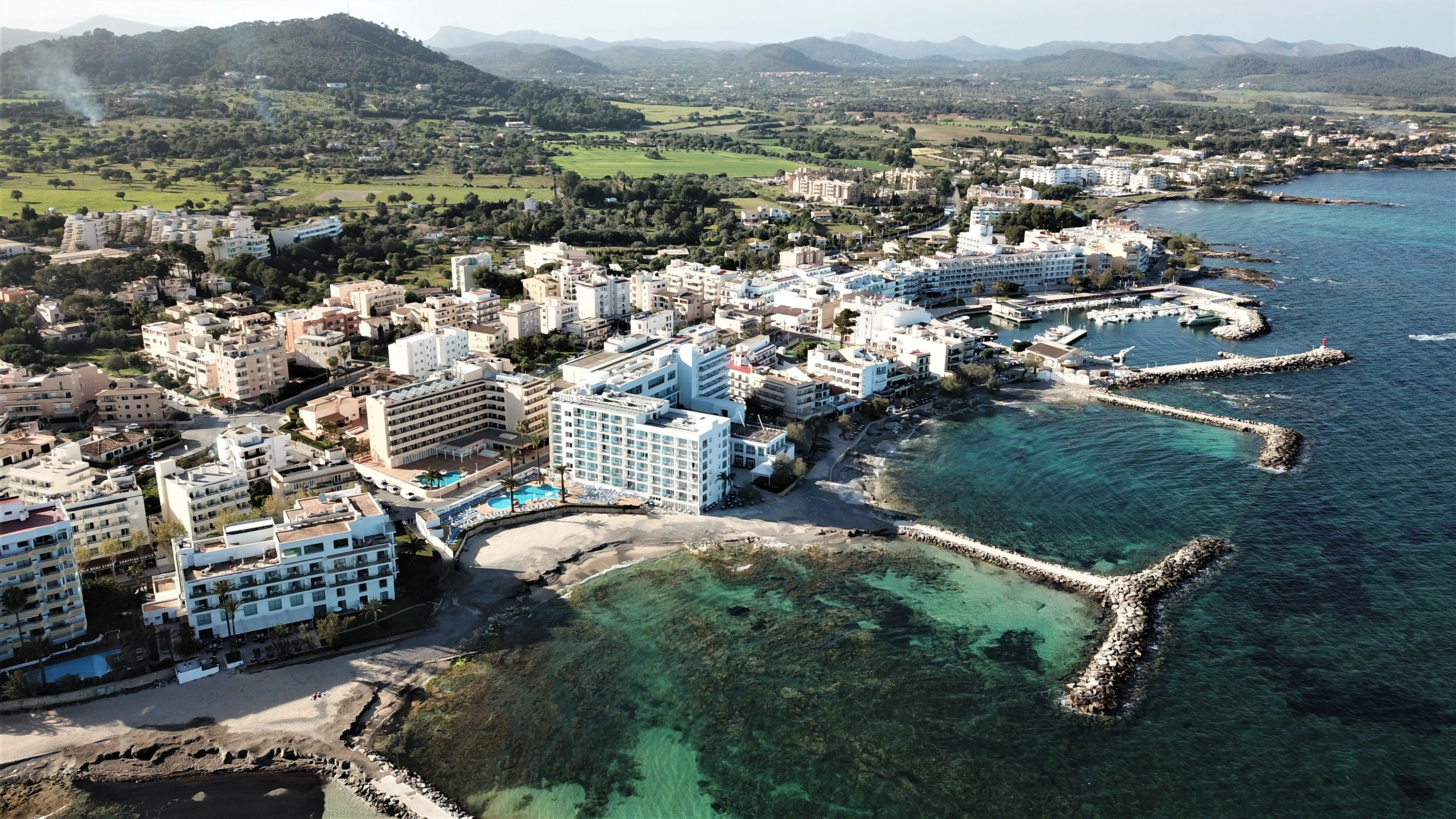 The promenade of Cala Bona with many shops, inviting for a stroll