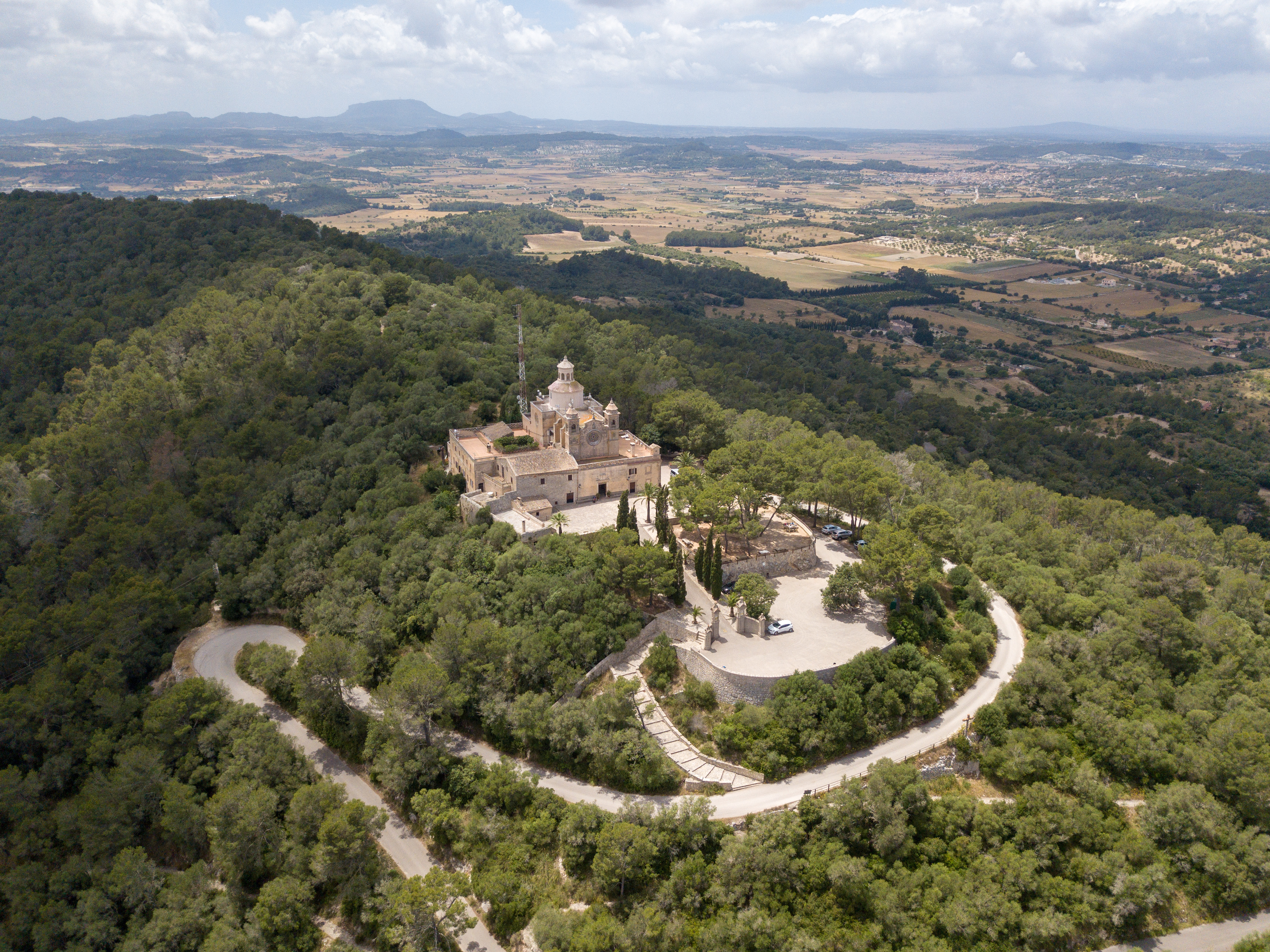 Vista aérea do mosteiro Santuari de la Mare de Déu de Bonany