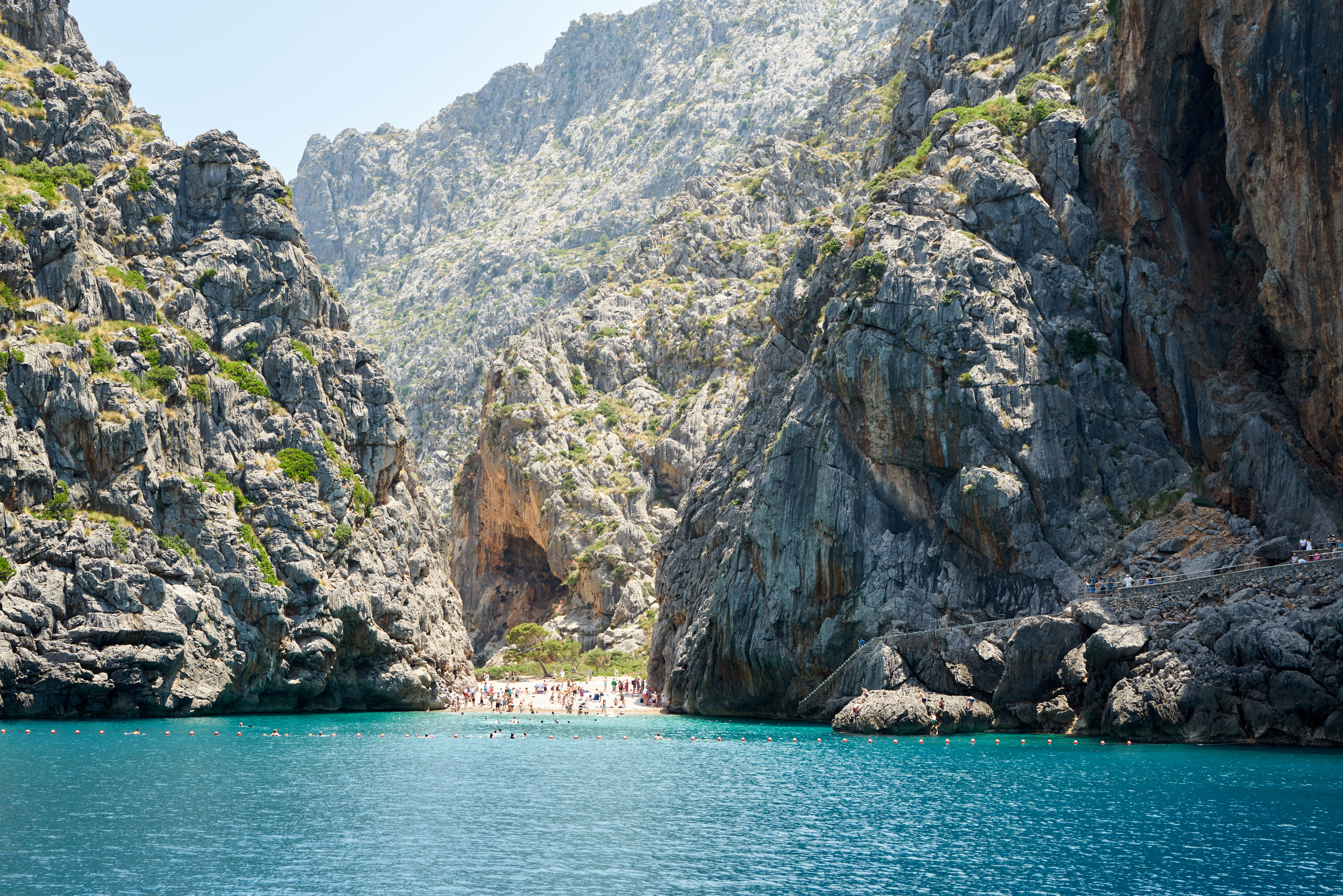 Sa Calobra'nın muhteşem plajı 1932'ye kadar sadece deniz yoluyla erişilebiliyordu