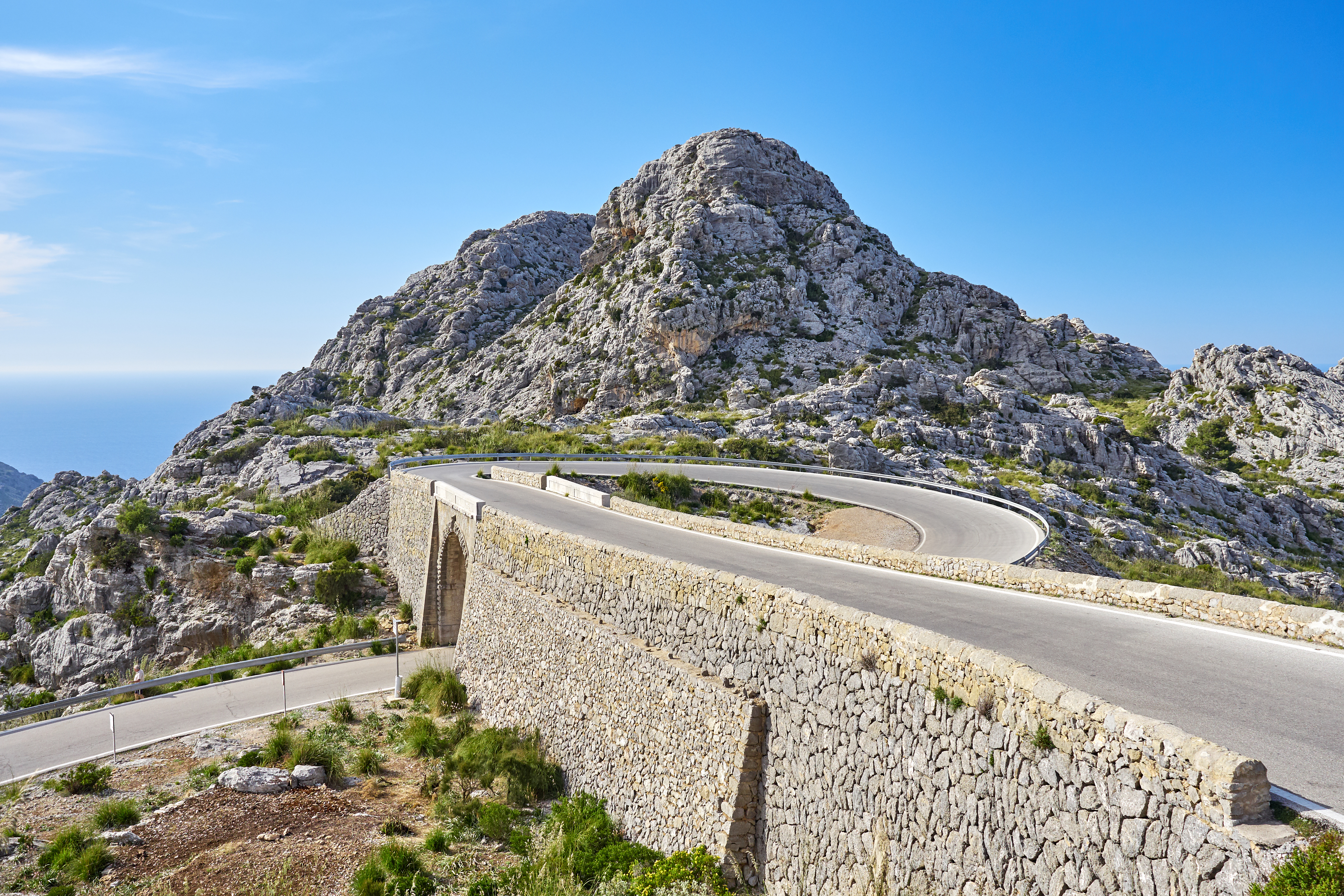 Zatáčková silnice k Sa Calobra se známým uzlem