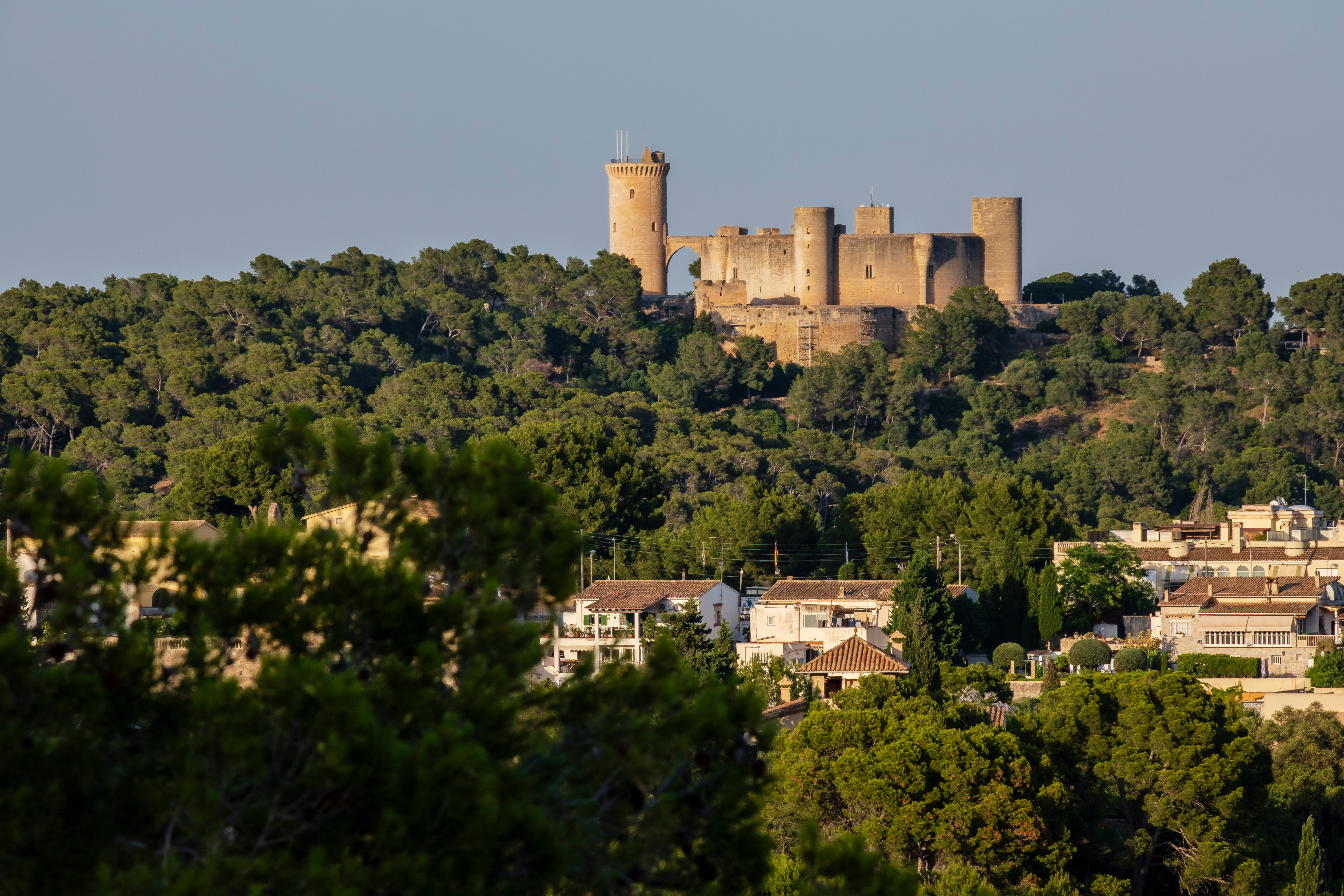 Impressionnant et visible depuis Genova, le château de Castell de Bellver datant du XIIIe siècle