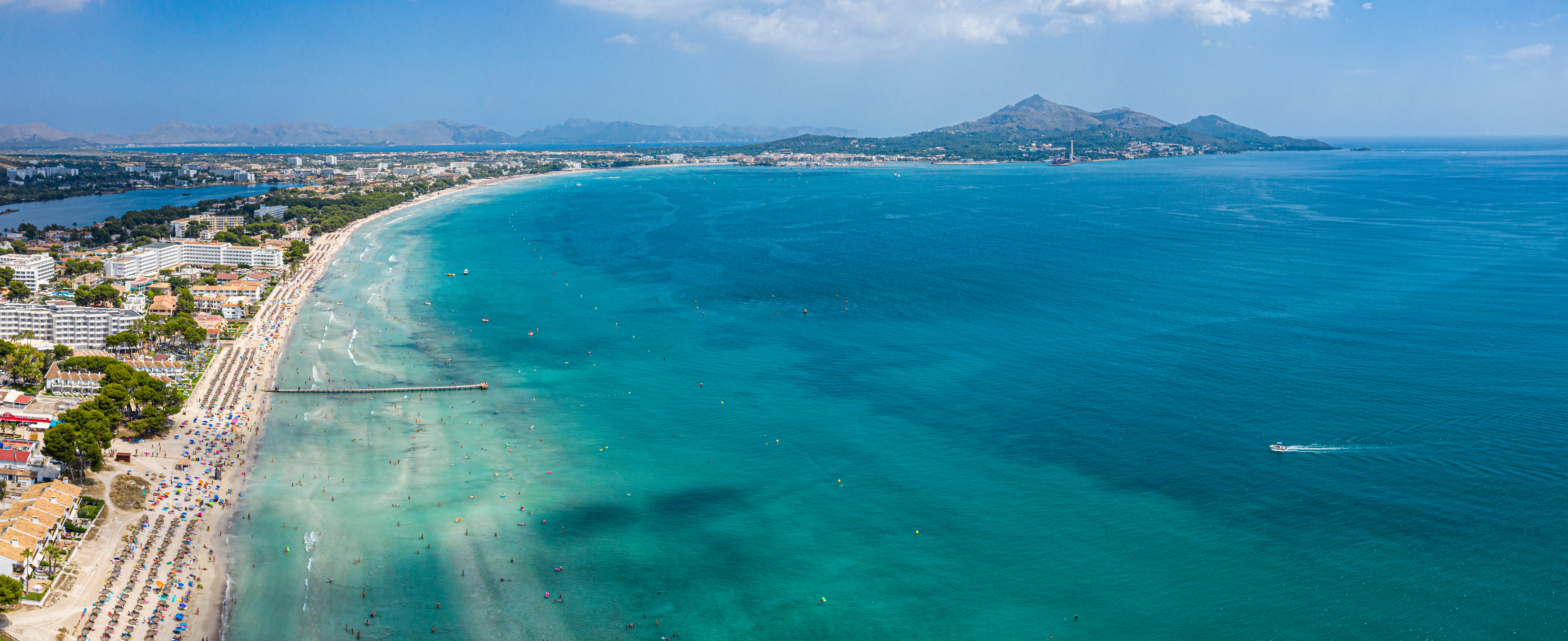 Luchtopname van Playa de Muro tussen Can Picafort en Alcudia