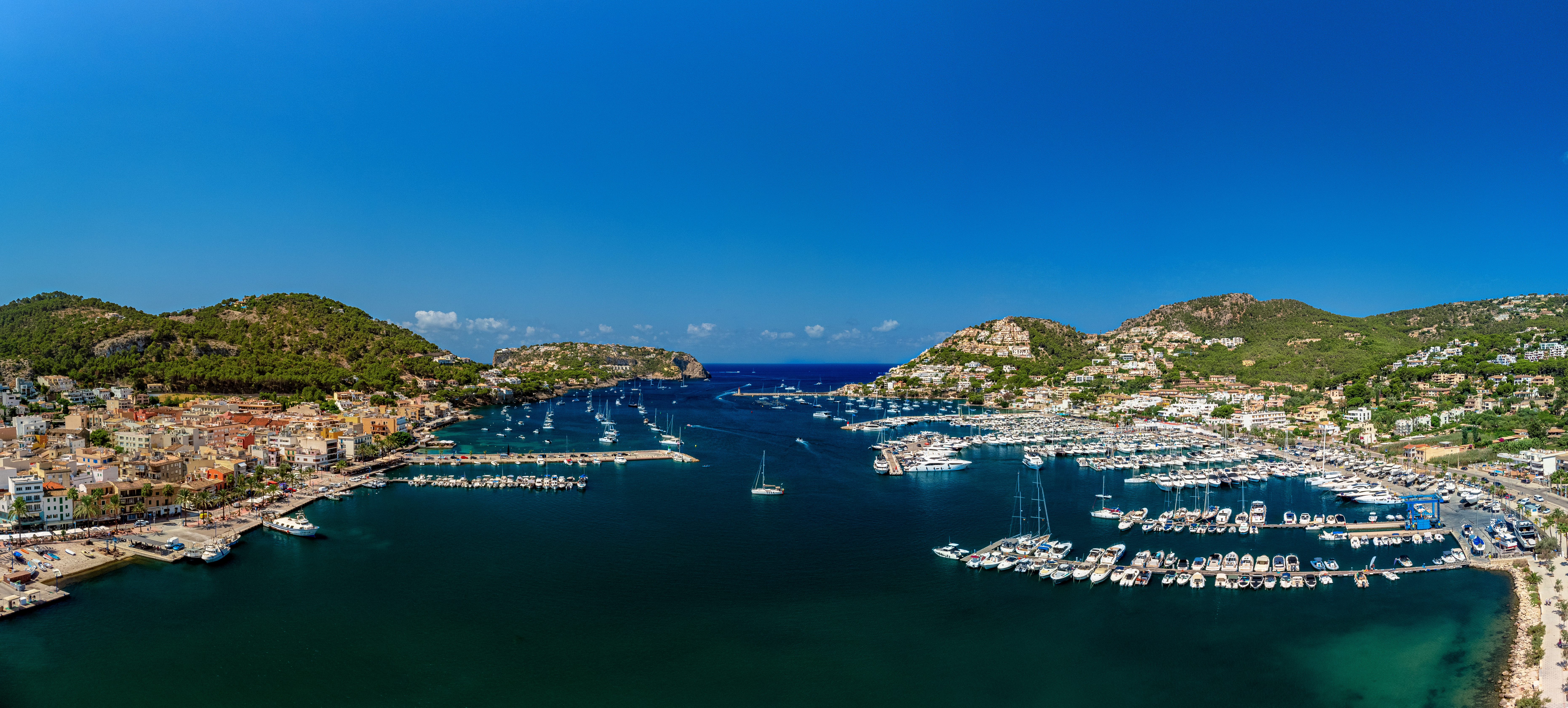 Vista del porto di Andratx sopra il porto delle barche sul Mediterraneo dall'alto